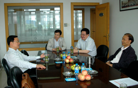 溧阳市委常委、常务副市长汤如军来聚鑫汇集团调研