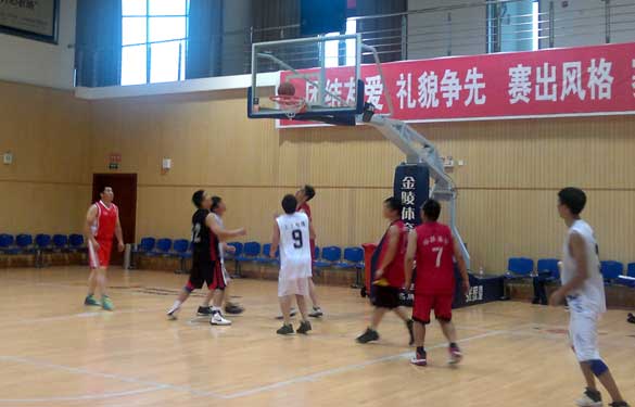江苏聚鑫汇电缆集团与溧阳市经信局举行篮球友谊赛