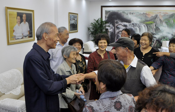 聚鑫汇电缆召开50周年老职工座谈会