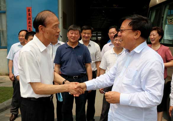 中央党的群众路线教育实践活动第三巡回督导组来聚鑫汇集团调研