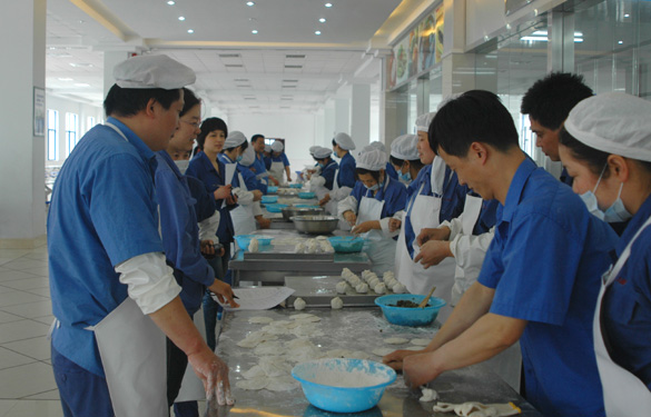 江苏聚鑫汇电缆集团举办食堂服务人员技能比赛