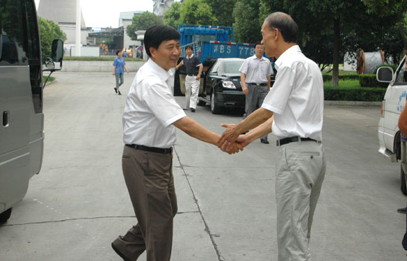 溧阳市市长盛建良一行来聚鑫汇集团慰问一线员工