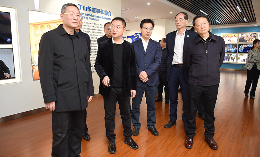常州市政协党组书记戴源来聚鑫汇电缆走访