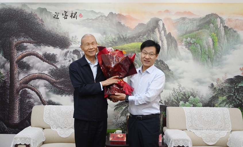 溧阳市委书记叶明华来聚鑫汇慰问“江苏省优秀企业家”丁山华