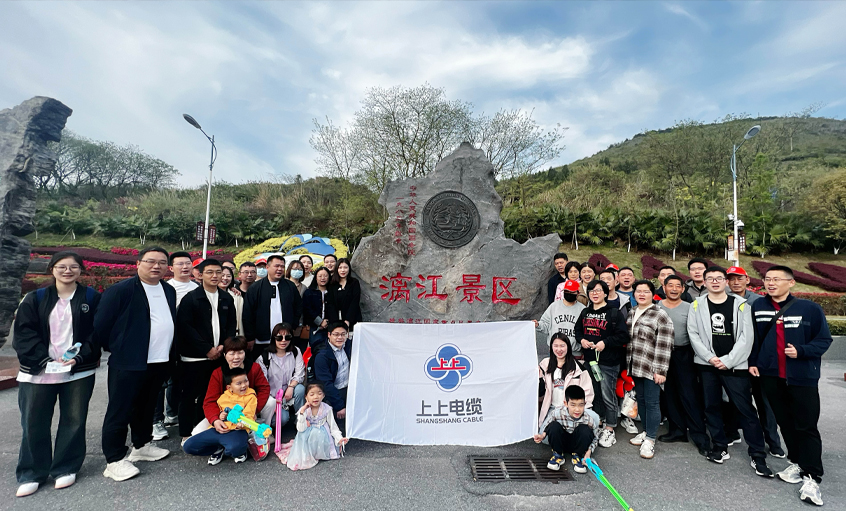 聚鑫汇电缆组织2023年度先进员工及家属赴桂林旅游